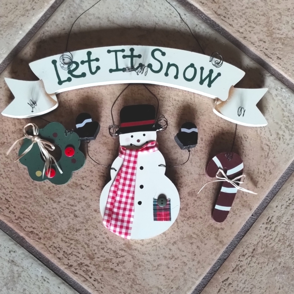 "Let It Snow" Wall Decoration
